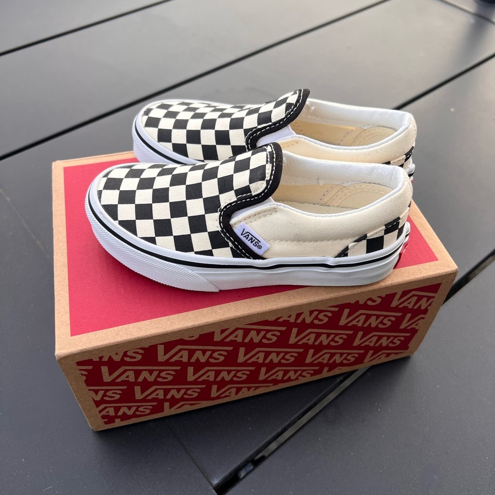New in box never worn kids vans